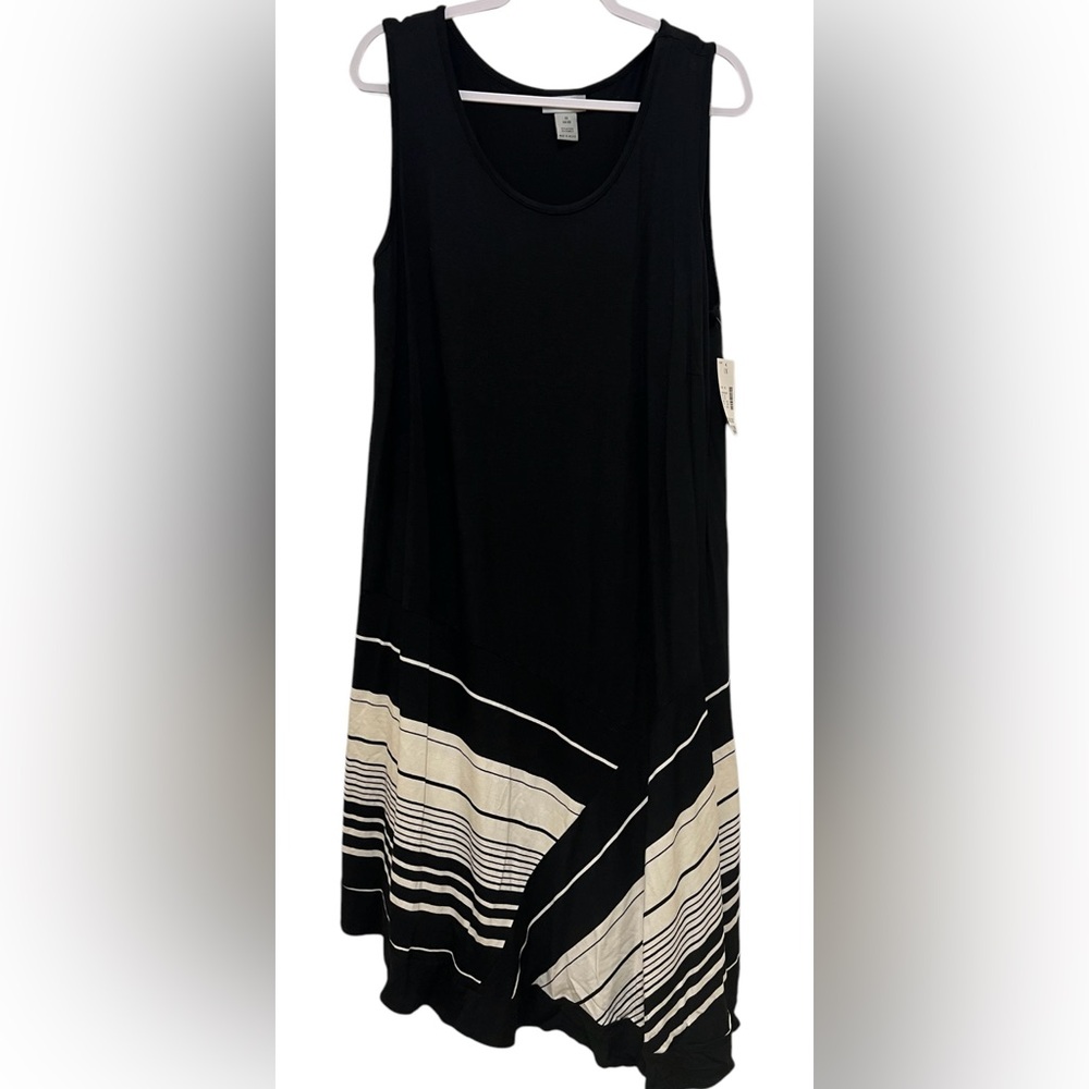 NWT Catherine’s women’s 1X sleeveless geometric striped back & white maxi dress